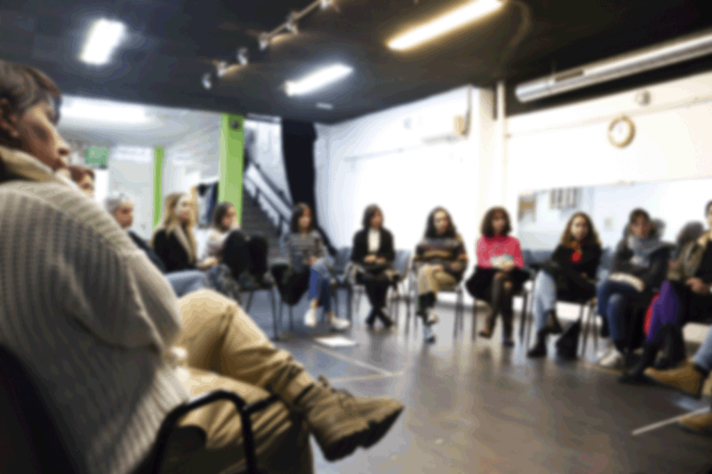imagem da assembleia das 'creadoras feministas en Galiza', com várias participantes sentadas em círculo